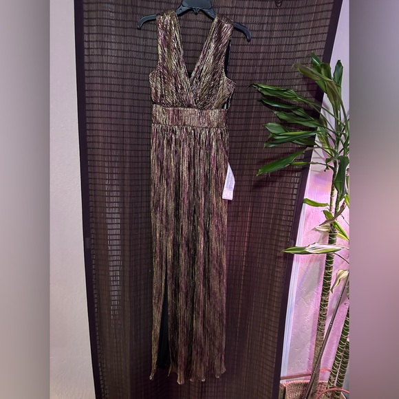 Dress the Population Auli Sleeveless V-Neck metallic gown - Picture 5 of 10